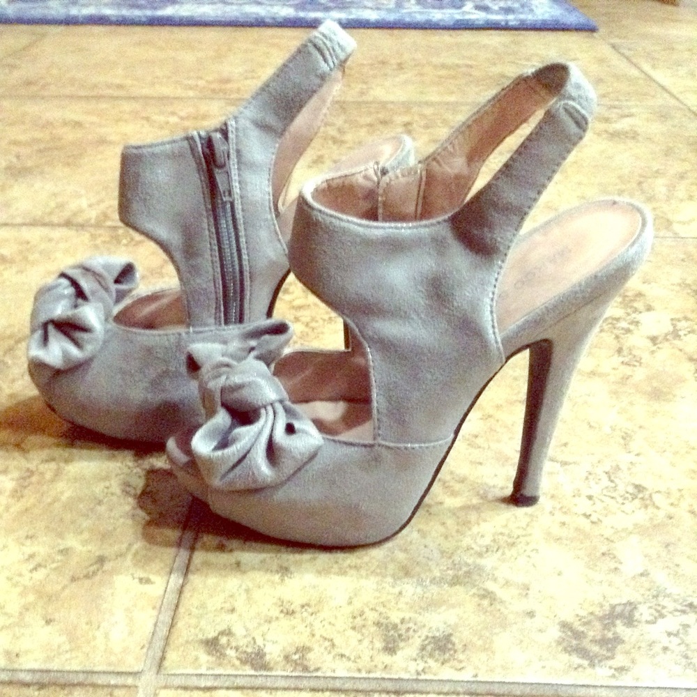 Marco Santi Brandy silver platform heels